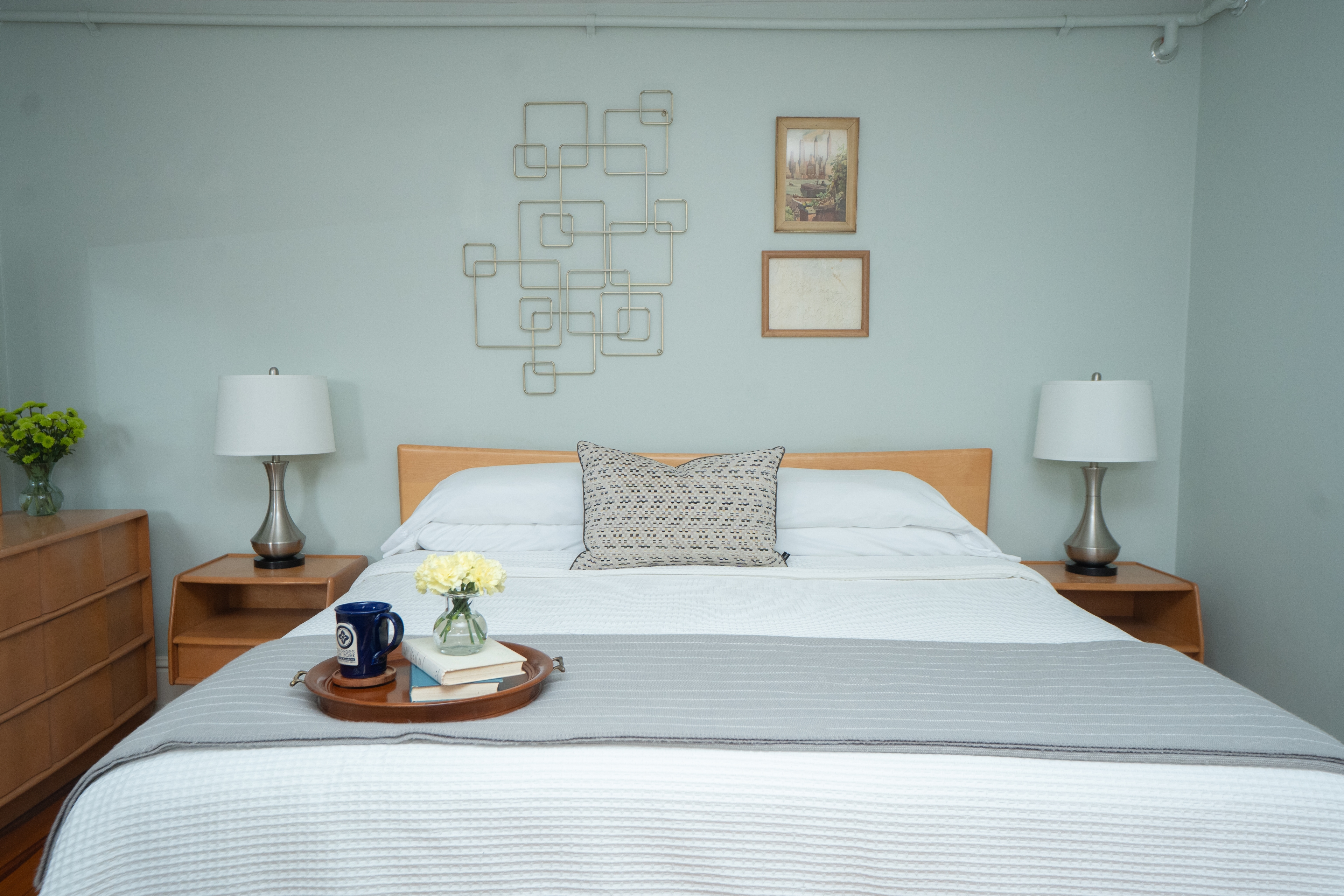 King bed in Baumgardner Room with gallery wall